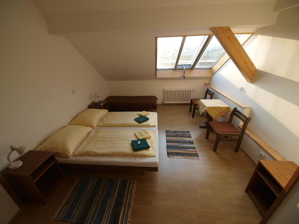 Church Pension Praha - Husuv Dum Δωμάτιο φωτογραφία